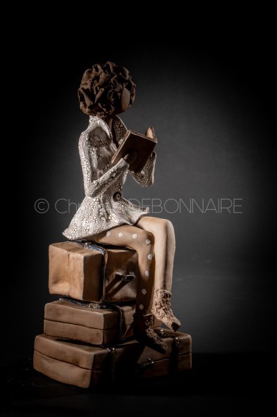 Sculpture en céramique "Elise la liseuse"_pièce unique