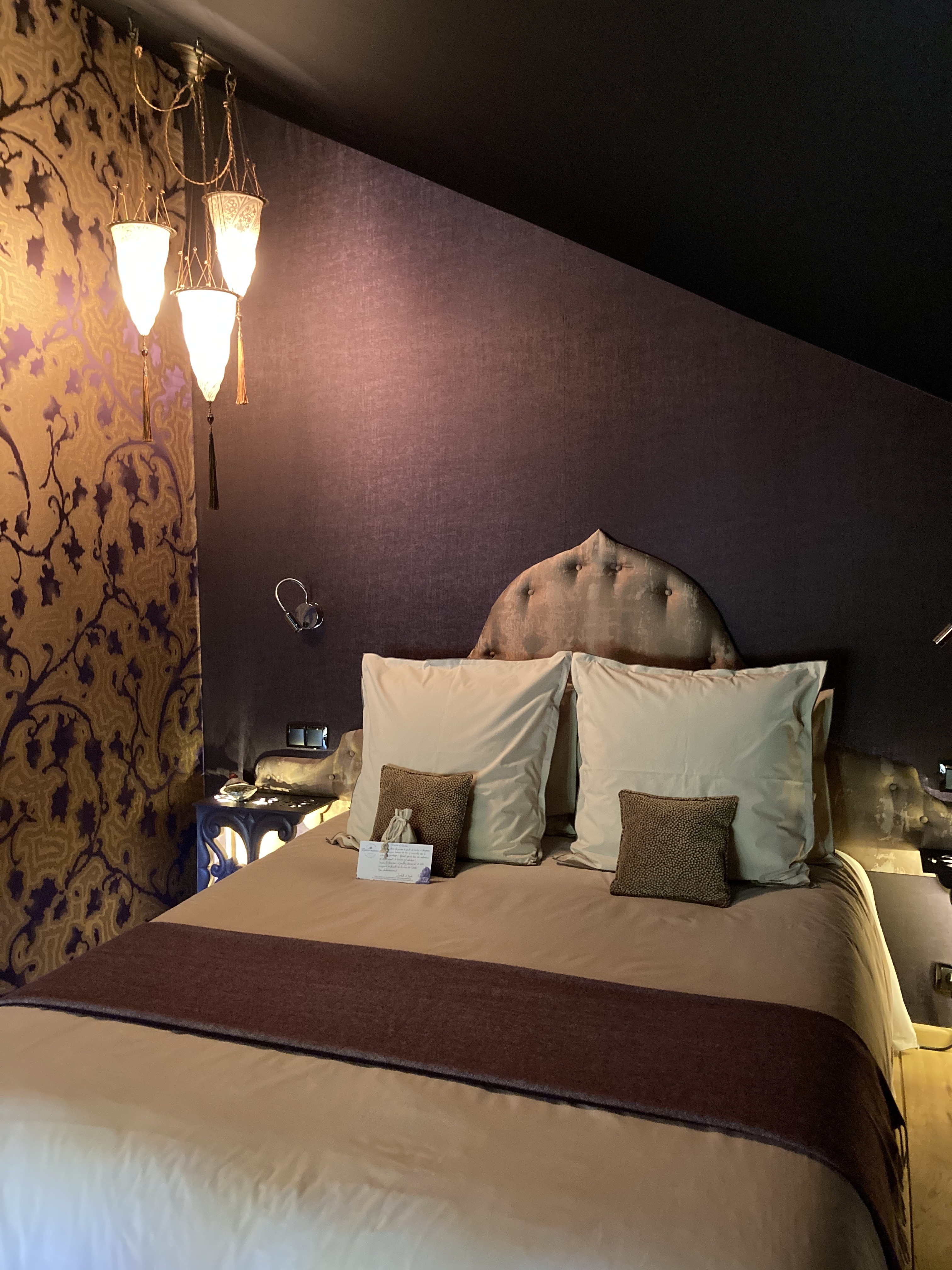 Lit double queen size 160 x 200 cm